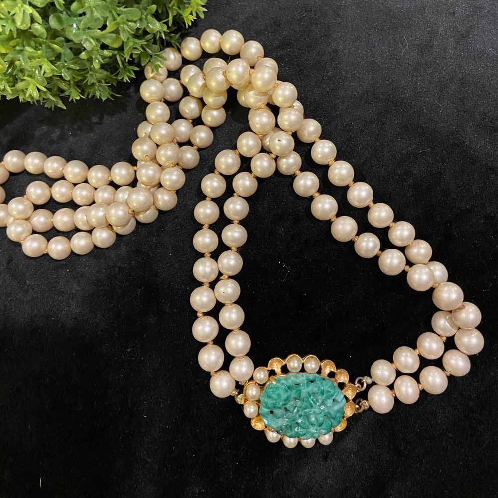 Marvella Carved Glass Jade Oriental Pearl Necklace